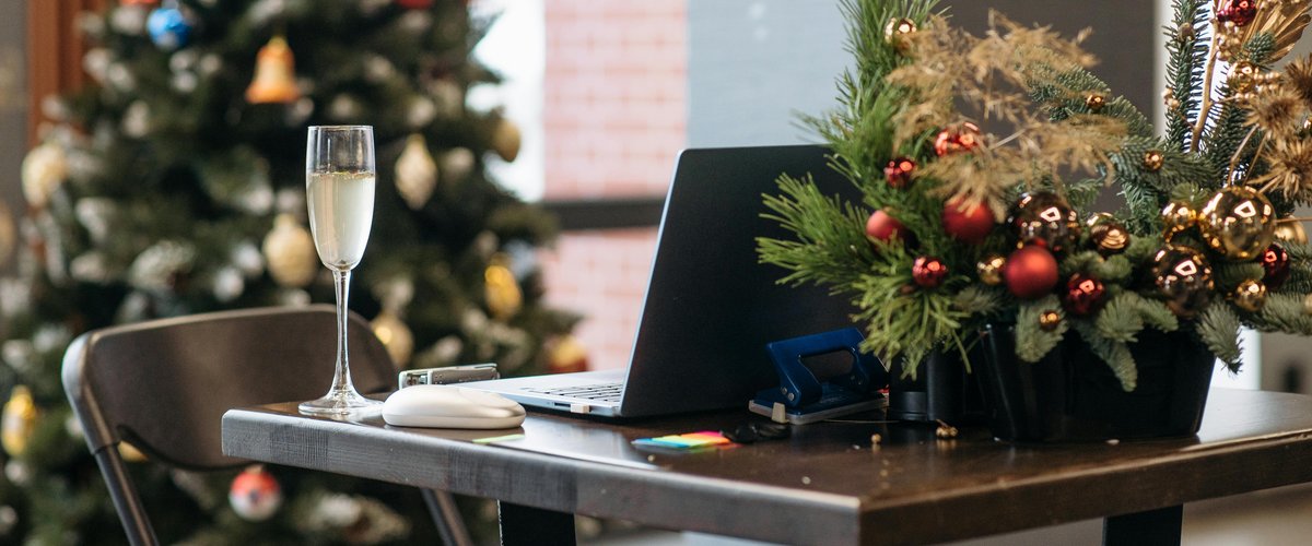 En arrêt maladie, elle n’est pas invitée à la fête de Noël de l’entreprise : une salariée porte plainte contre son employeur… et perd le procès