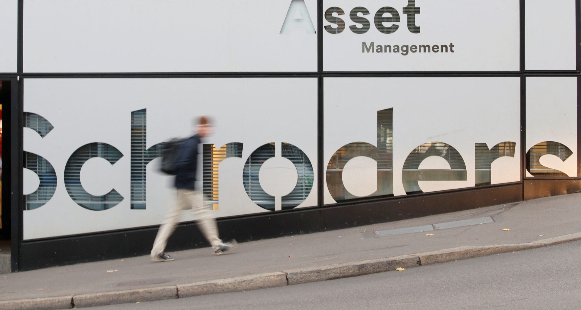 Schroders au Royaume-Uni a évoqué des alliances dans le capital privé pour soutenir sa croissance, selon des sources