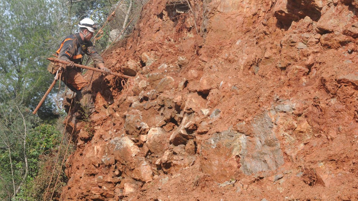 Confortement de falaise entre le Gard et la Lozère : plusieurs mois de restrictions de circulation sont annoncés sur la RN106