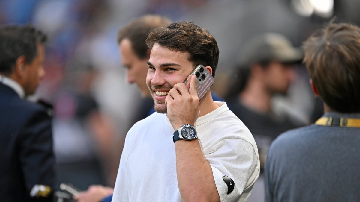 Guy Novès sur Antoine Dupont : "Je ne sais pas comment j’aurais supporté ça !" L’ex-manager s’exprime sur la vie de people du joueur star