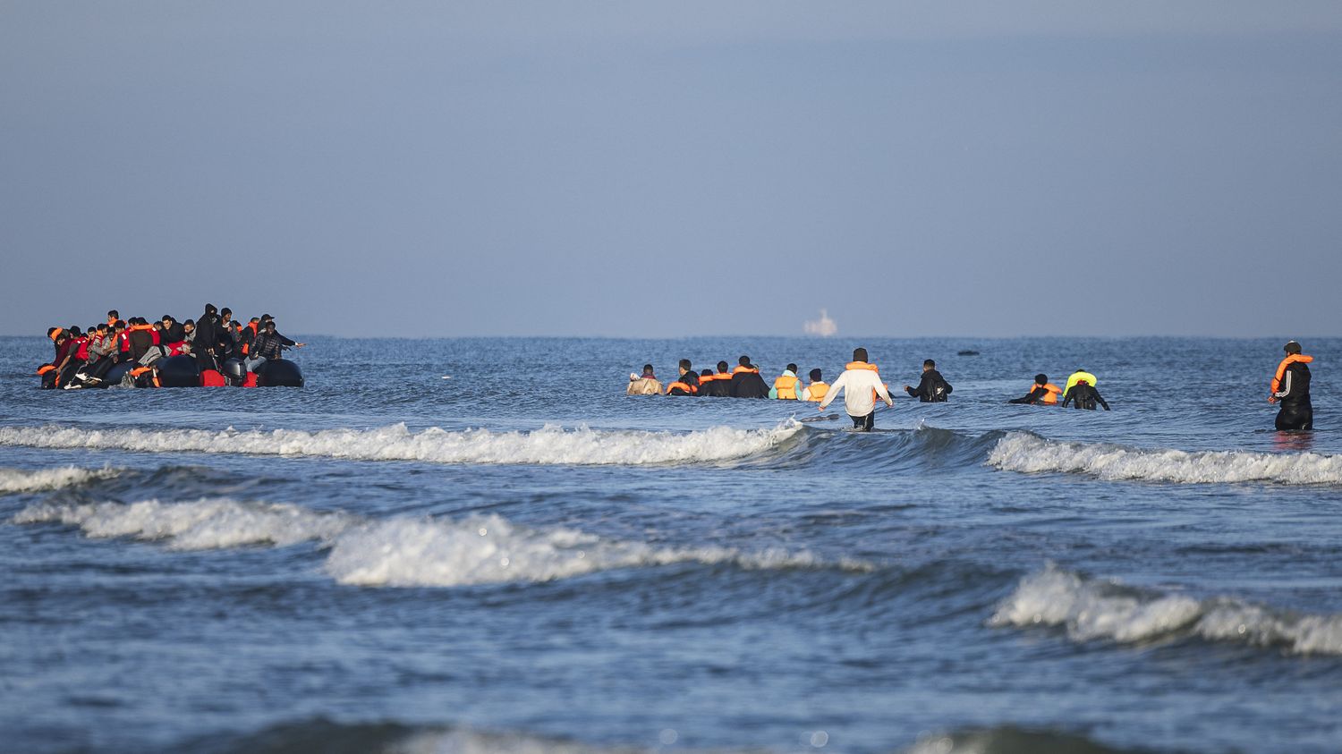 L'an passé, près de 50 000 migrants ont tenté de traverser la Manche pour se rendre au Royaume-Uni