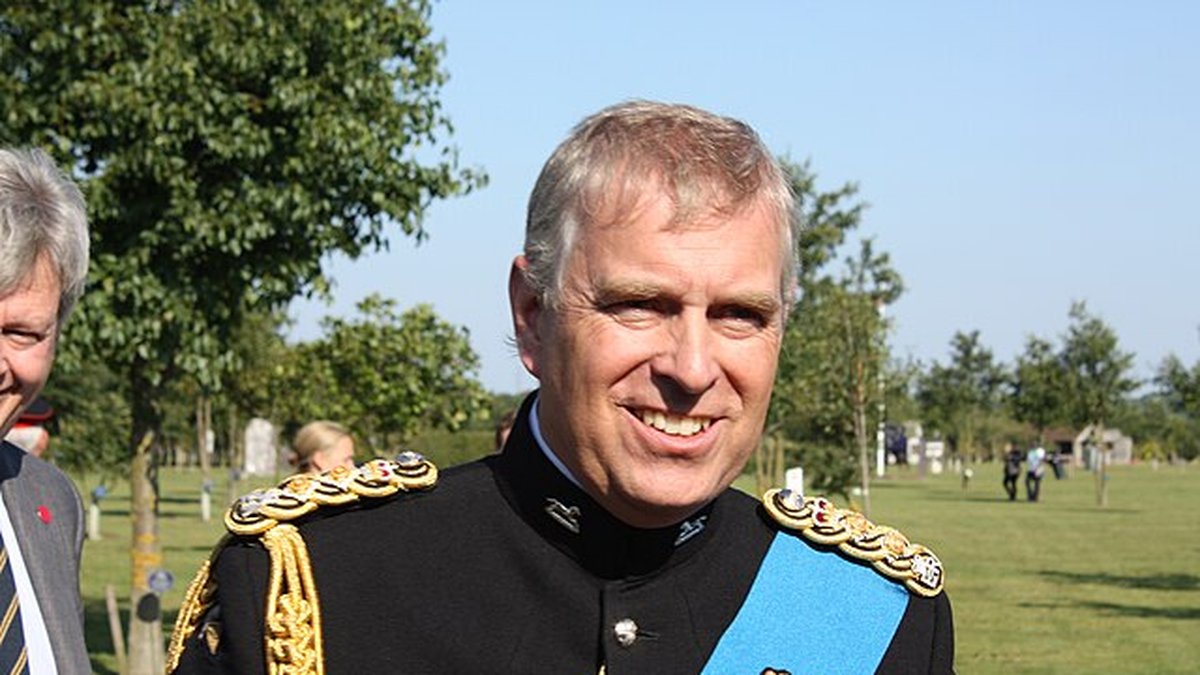 Affaire Epstein : photos à quatre pattes, échange de mails et rendez-vous à Buckingham… de nouvelles preuves accablent l’ex-prince Andrew