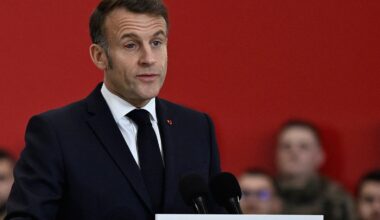 Emmanuel Macron explique pourquoi il avait l'œil injecté de sang avant ses vœux aux armées