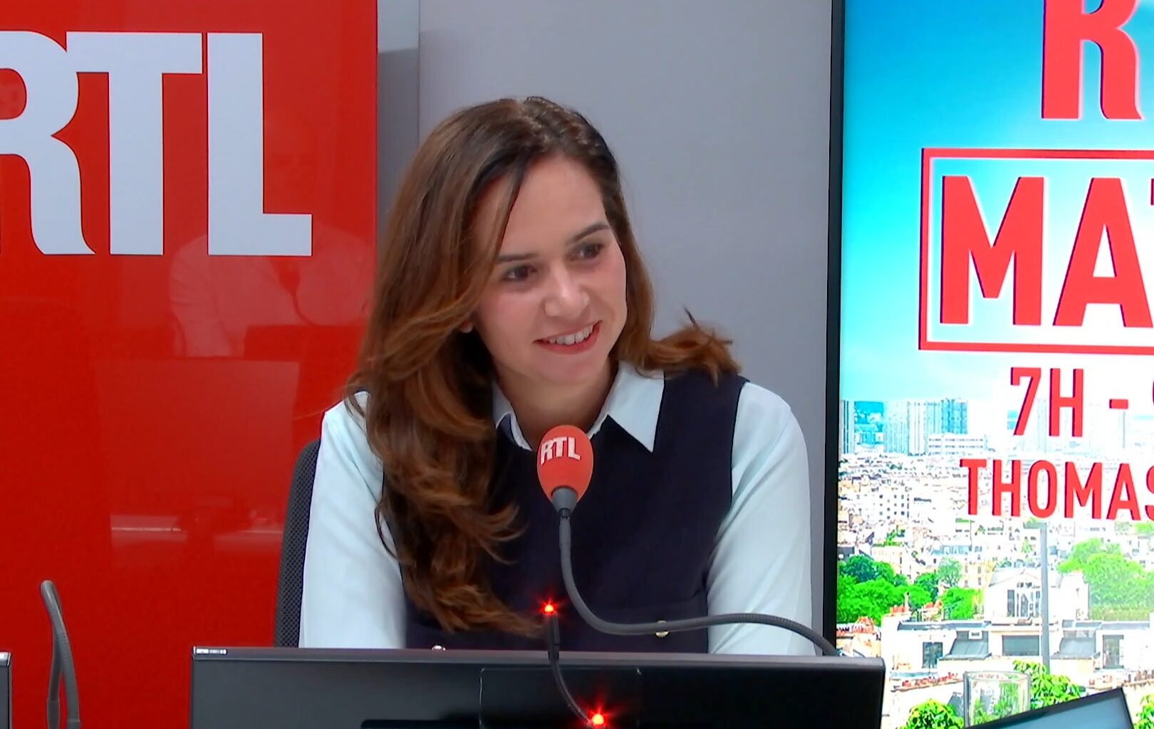"Je suis là pour multiplier les voix de la droite", déclare sur RTL Sarah Knafo