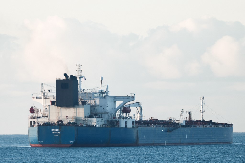 le capitaine indien du pétrolier soupçonné de naviguer pour la Russie placé en garde à vue