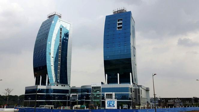 Une image extraite du compte X, Silicon Oyala, montre les tours jumelles de Ciudad de la Paz (Guinée équatoriale), qui font partie d’un complexe plus vaste conçu pour abriter des installations gouvernementales et des équipements tels qu’un centre d’affaires et des salles de conférence.