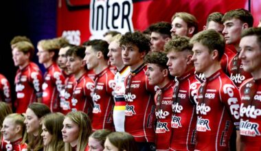 'Très fort, tout le monde le sait mais il garde les pieds sur terre' : les coéquipiers d’Arnaud De Lie conquis par leur leader