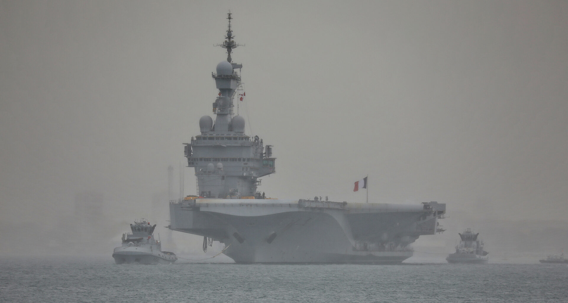 Le porte-avions Charles de Gaulle en route pour l’Atlantique
