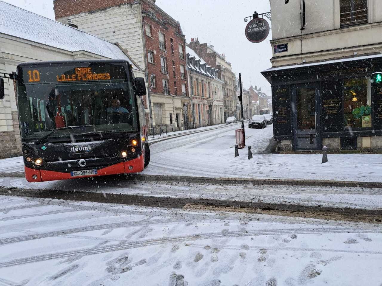 Chutes de neige autour de Lille. Bus, trains, routes… Le point sur la circulation ce mercredi