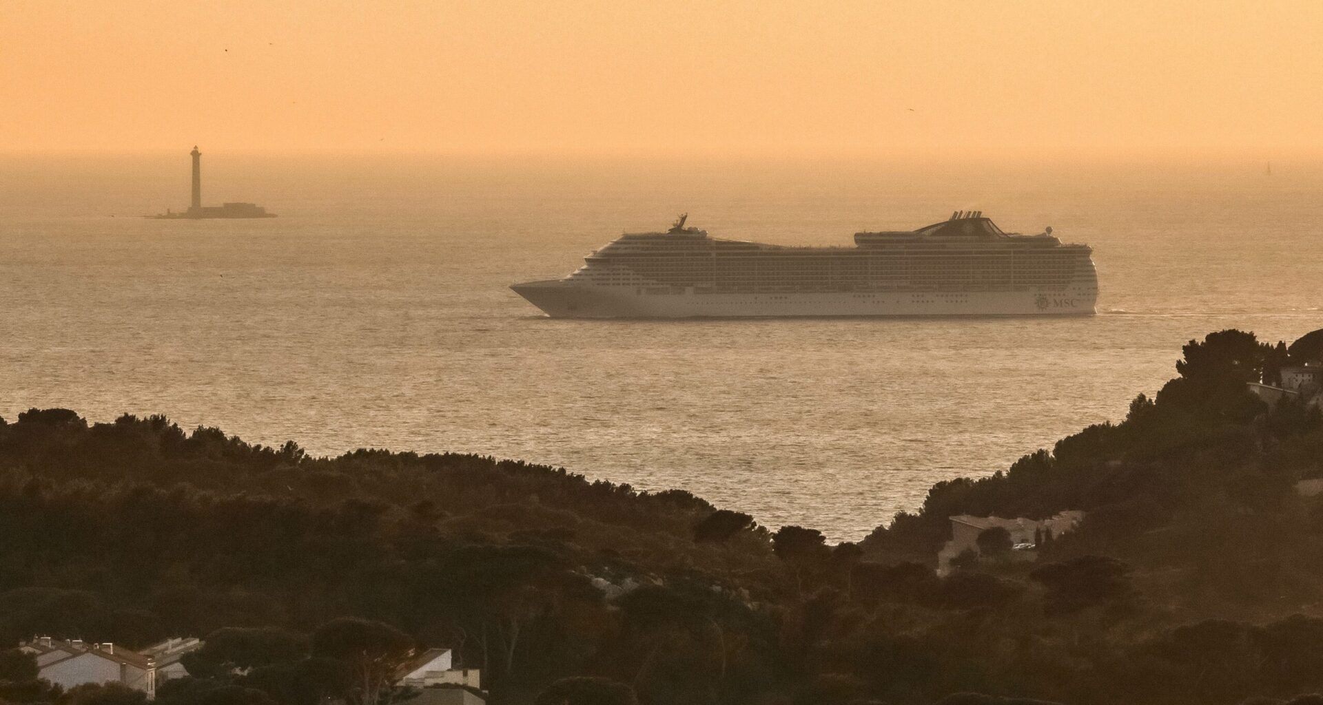 [Portfolio] Dans l'œil d'Emilio Guzman : croisiéristes, gros bateaux et petit train