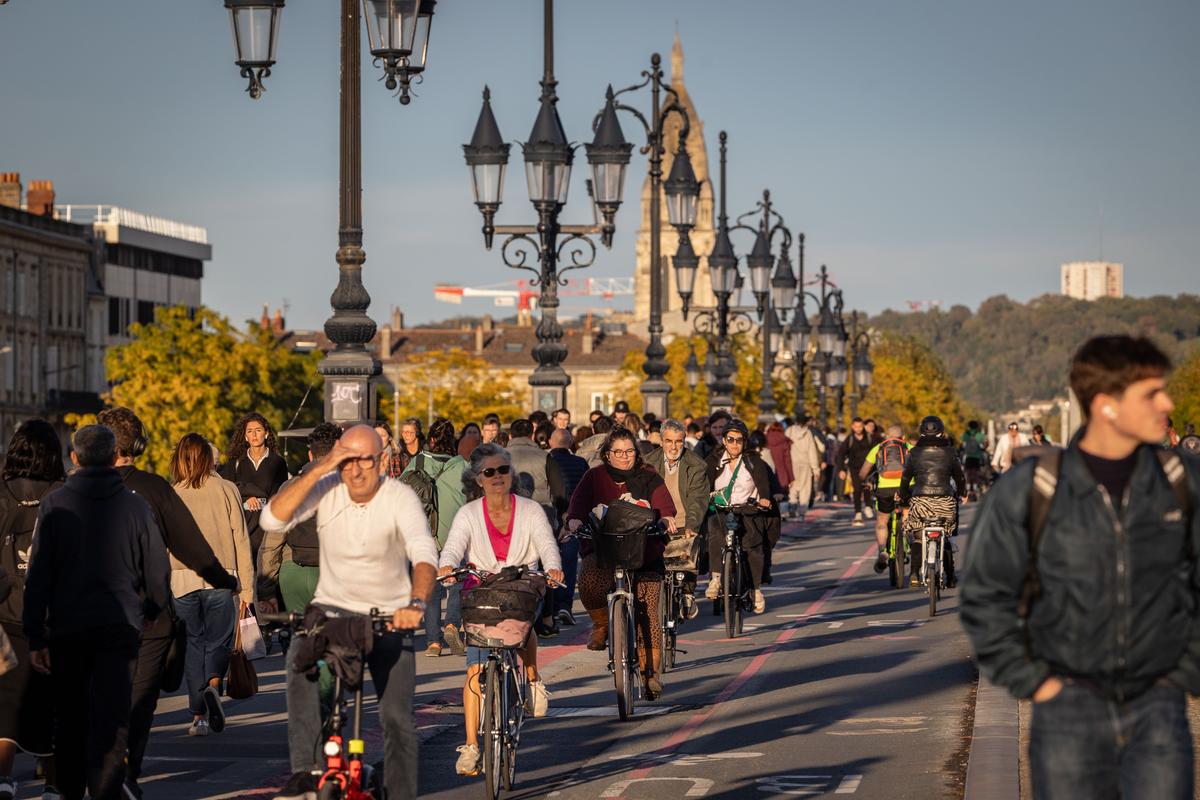 Plus de vélos, moins de voitures… que retenir du baromètre des mobilités 2025 de Bordeaux Métropole ?