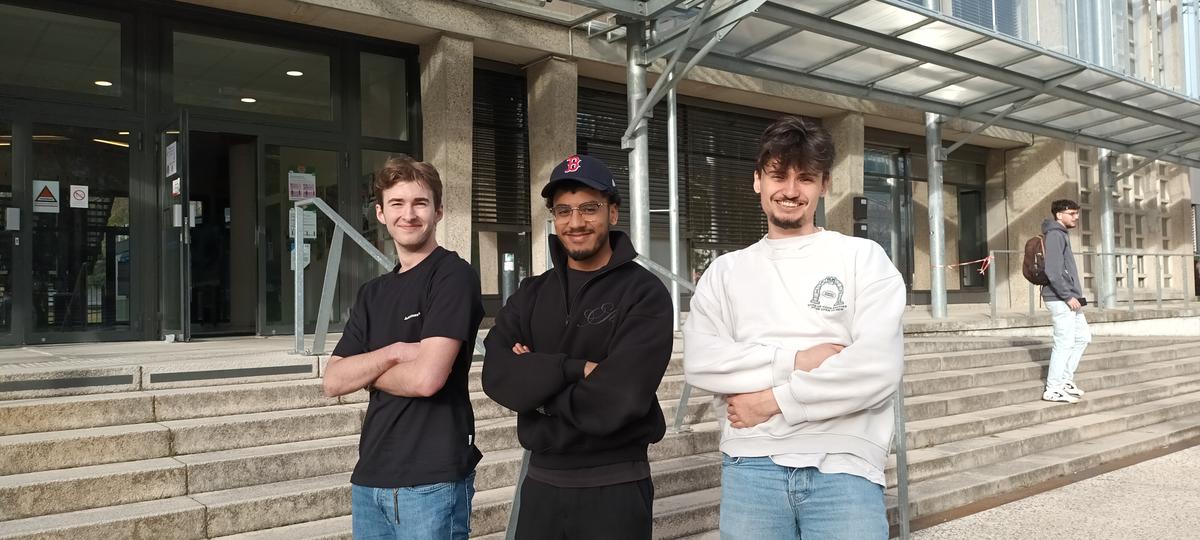 Joris, Hamza et Quentin sont étudiants en mathématiques à l’Université de Bordeaux. Comme nombre de leurs camarades, ils utilisent l’IA quotidiennement.