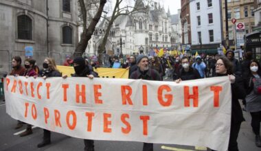 Royaume-Uni : La répression de manifestations affaiblit la démocratie