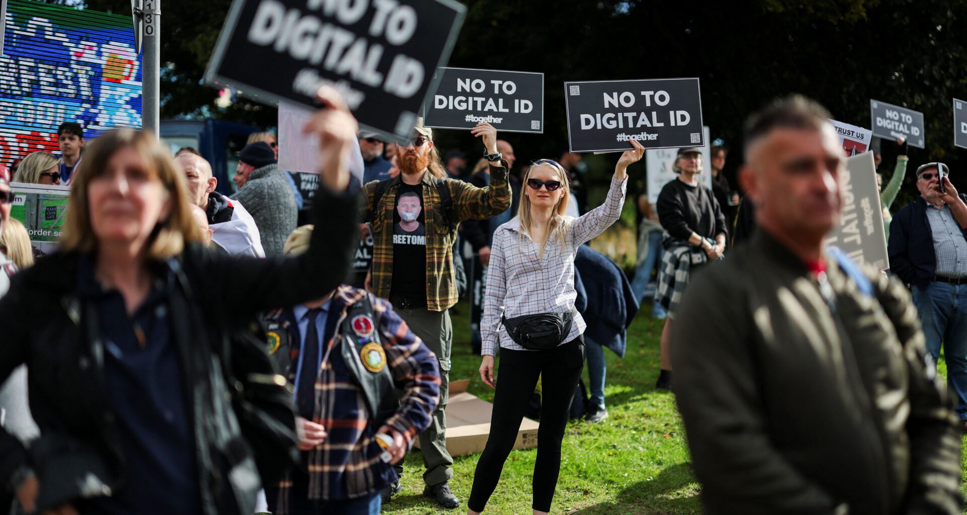 Le Royaume-Uni abandonne le projet de carte d'identité numérique obligatoire pour les travailleurs, selon les médias