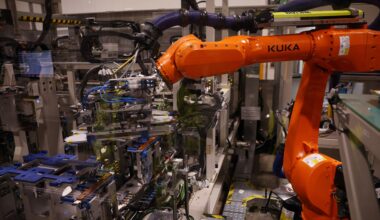 La baisse des commandes industrielles au Royaume-Uni ralentit, mais les attentes en matière de prix s'envolent, selon la CBI