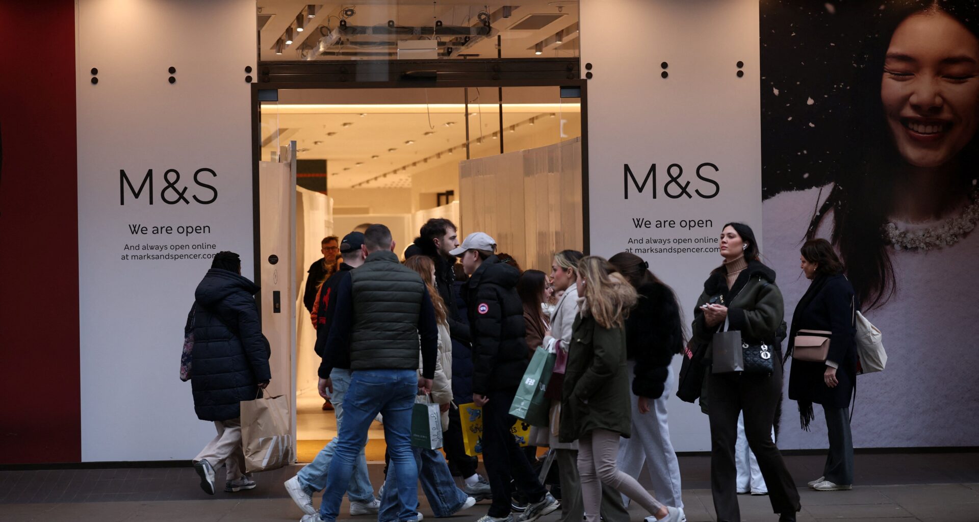 La hausse inattendue des ventes au détail au Royaume-Uni renforce les signes de reprise économique