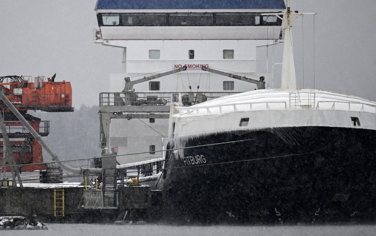 Un navire russe aurait traîné son ancre sur des kilomètres et endommagé un câble sous-marin en Finlande