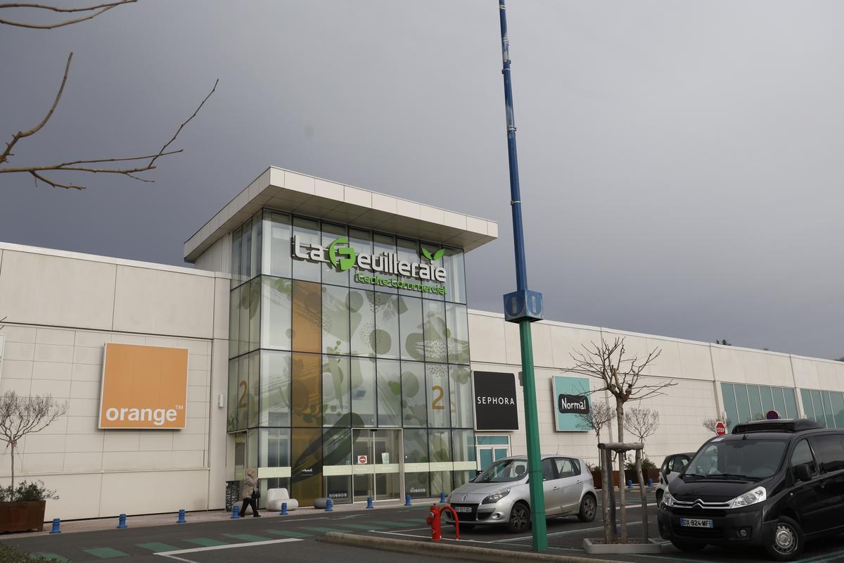 ce gros centre commercial de Dordogne change de mains