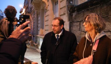 Le directeur coordinateur de l&rsquo;&eacute;tablissement, Olivier Riant, est venu &agrave; la rencontre des manifestants devant l&rsquo;&eacute;cole Saint-Gen&egrave;s, ce mardi 13&nbsp;janvier au matin.