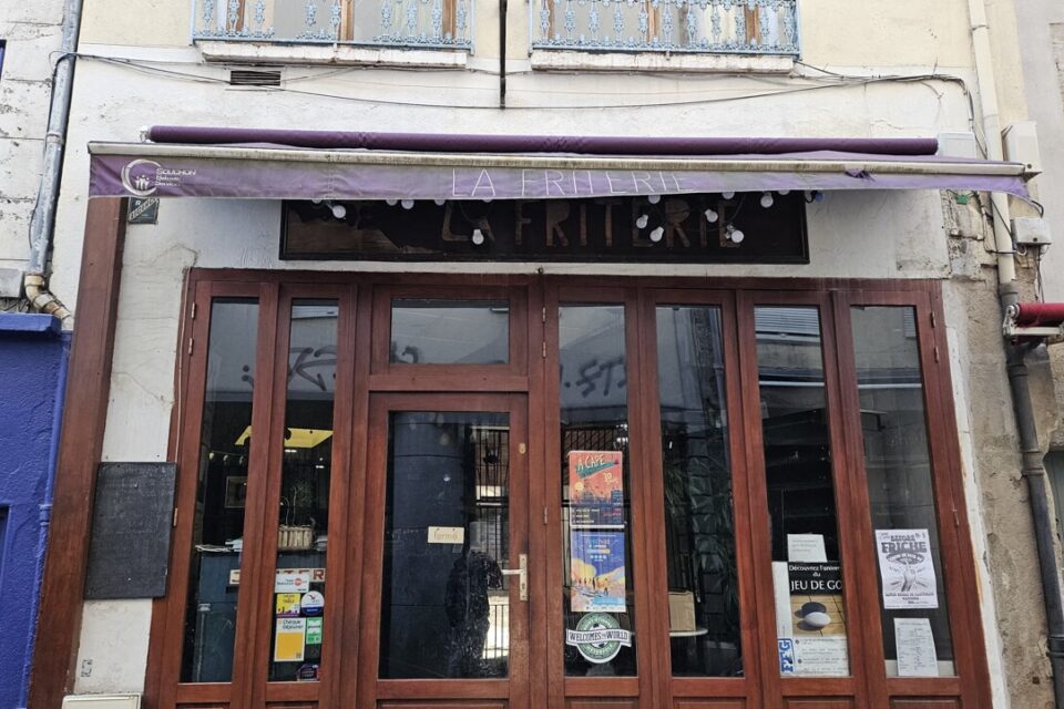 Le restaurant se situe dans le quartier Saint-Jacques à Saint-Etienne.