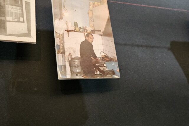 Louise et Mohamed Belala ont ouvert le restaurant La Friterie en 1973, une institution historique, dans le centre-ville stéphanois.  (© Mathias Souteyrat / actu.fr)