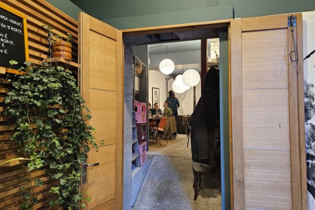 Le cadre est sympa, moderne, avec une arrière-salle pour manger tranquille.  (© Mathias Souteyrat / actu.fr)