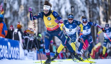 Tir chancelant et ski lent, Lou Jeanmonnot ne profite pas de la méforme de certaines rivales mais reste en tête du classement général de la Coupe du monde - L'Équipe
