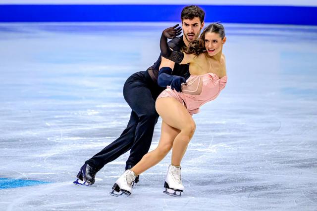 Encore pénalisés, Laurence Fournier Beaudry et Guillaume Cizeron virent quand même en tête aux Championnats d'Europe - L'Équipe