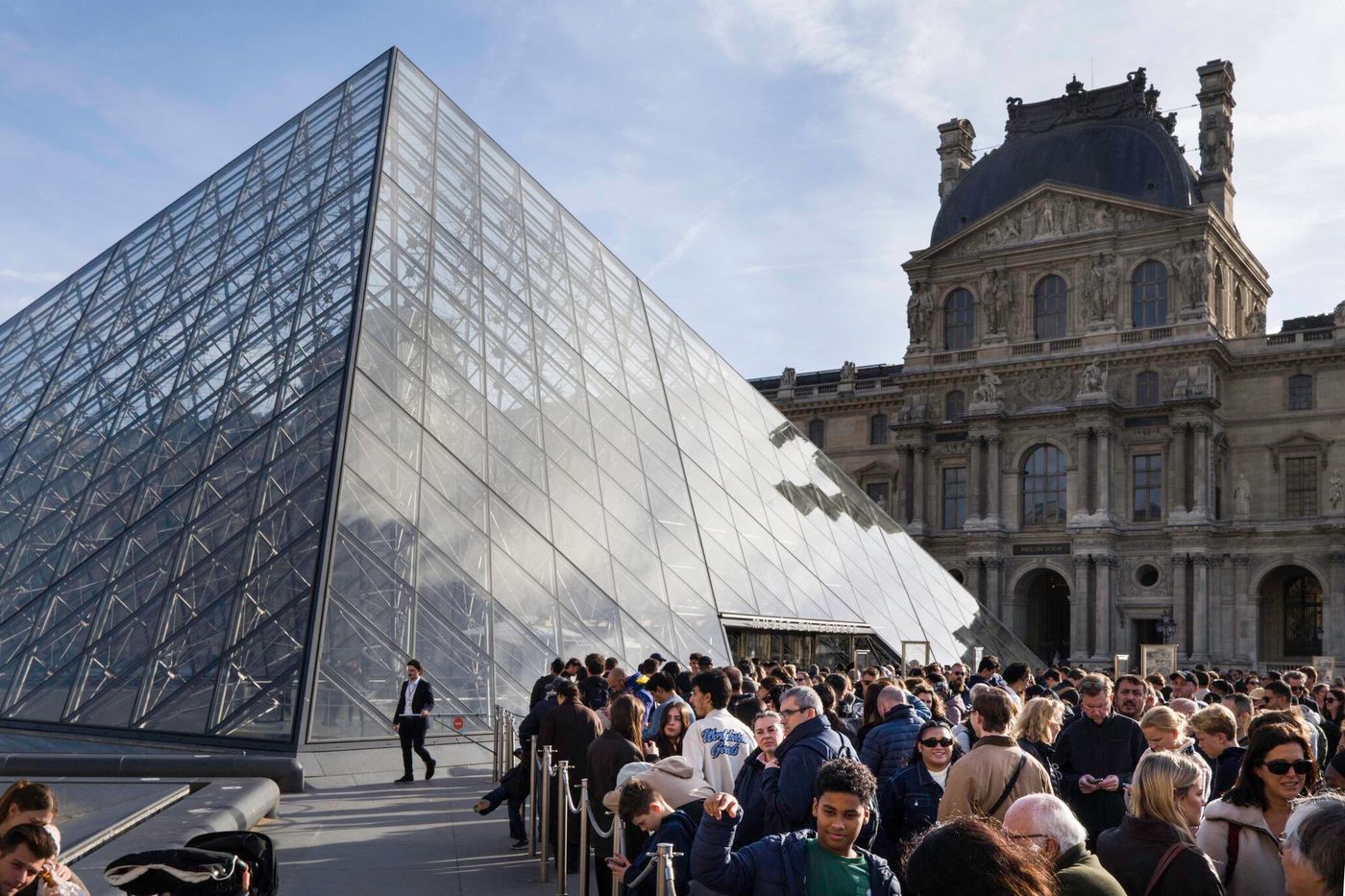 le musée le plus visité du monde devient également le plus cher