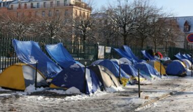 A Paris, des nuits en "mode survie" pour les jeunes migrants transis de froid : Actualités