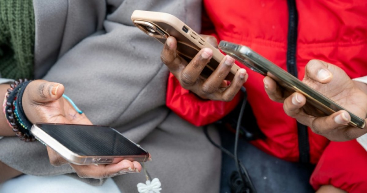 La France se rapproche d'une interdiction des réseaux sociaux aux moins de 15 ans : Actualités