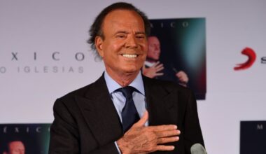 Julio Iglesias sort du silence et dément les accusations "absolument fausses" d'ex-employées : Actualités