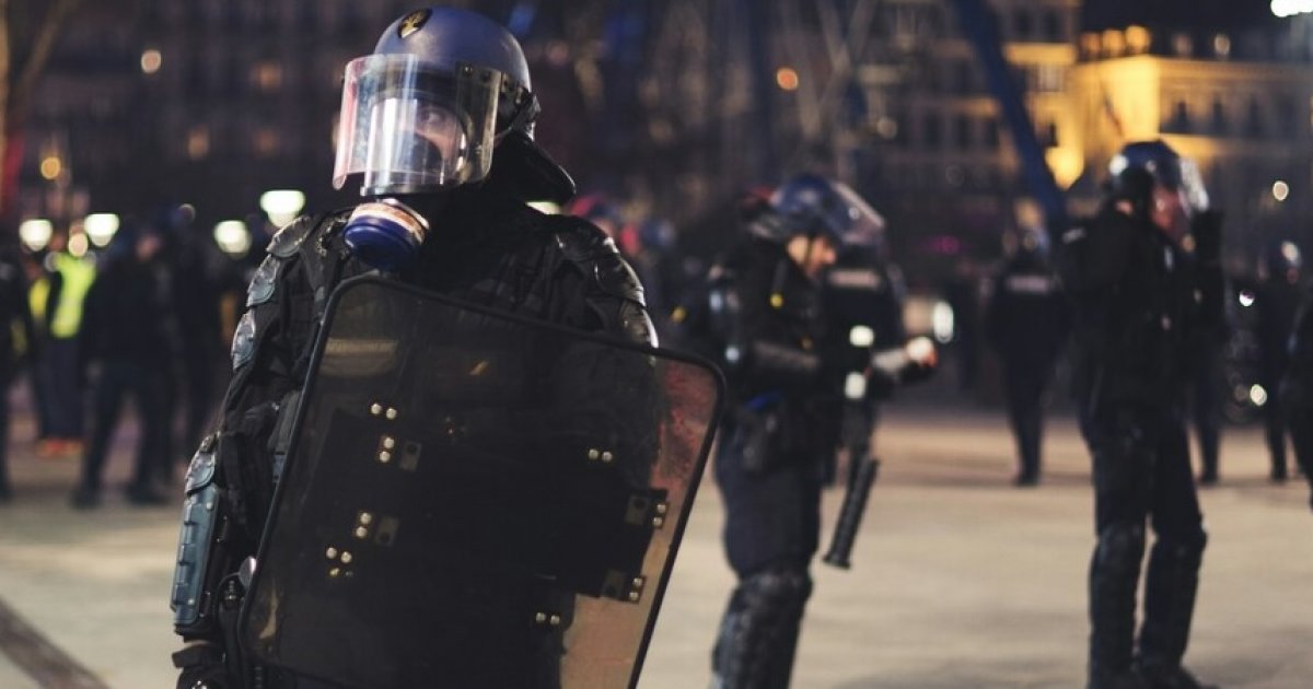 Décès à Marseille, enfant blessé et commissariat visé par des tirs de mortier… : le bilan des heurts en marge du Nouvel An : Actualités