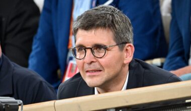 furax, Cyril Hanouna fustige Thomas Sotto et prend parti pour Laurent Delahousse