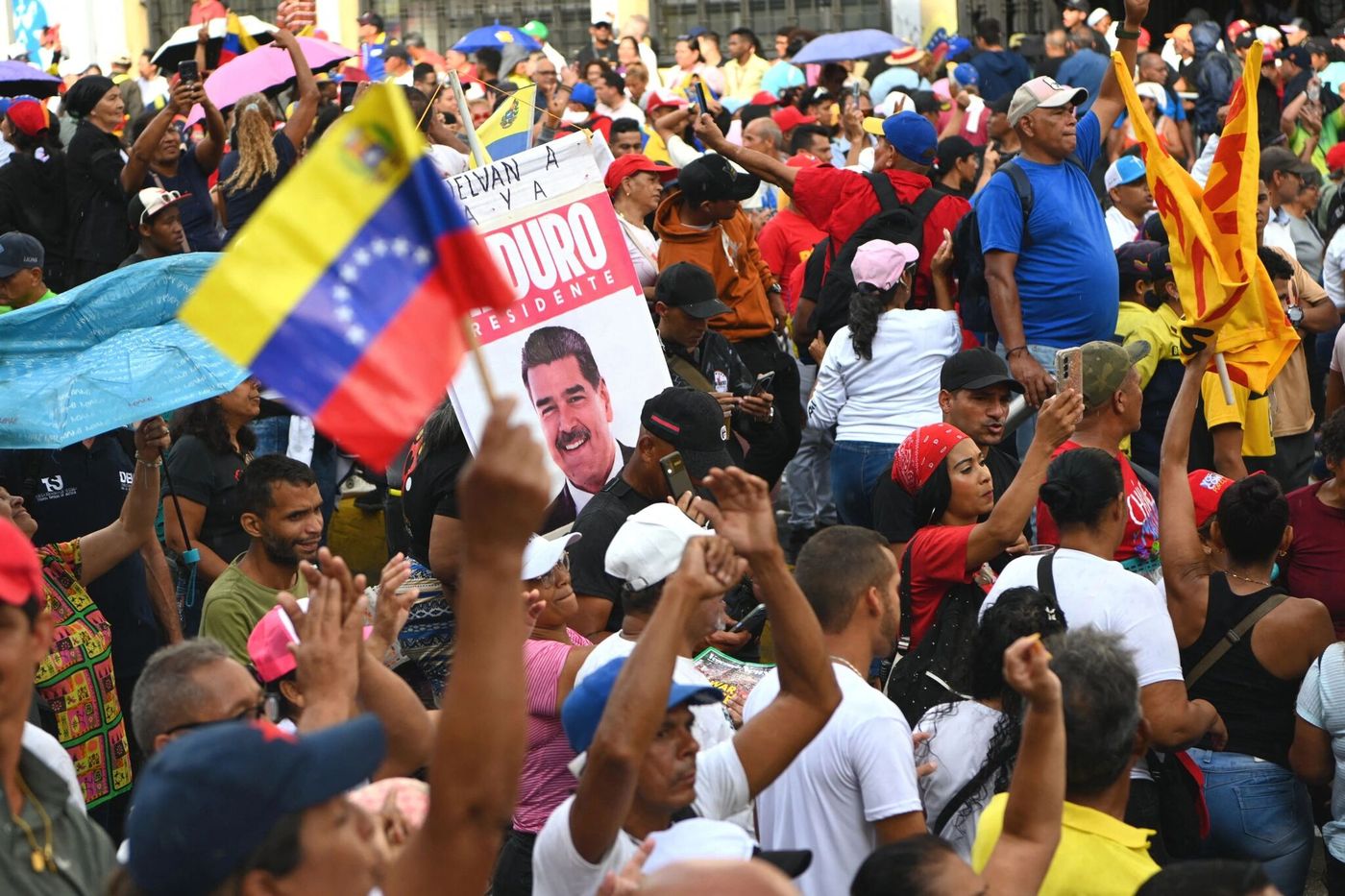 les États-Unis « dicteront » la politique ; 100 morts dans l’attaque, selon Caracas