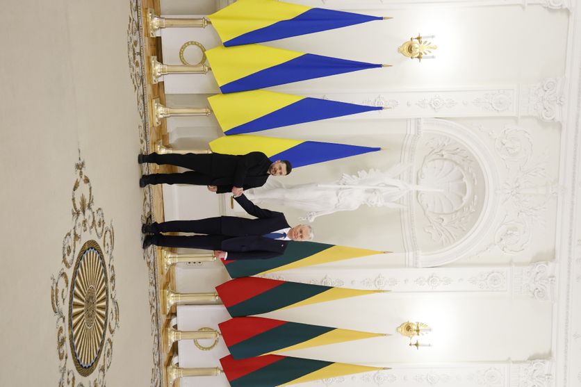 Le président ukrainien Volodymyr Zelensky (G) et son homologue lituanien Gitanas Nauseda lors d'une rencontre à Vilnius, le 25 janvier 2026
