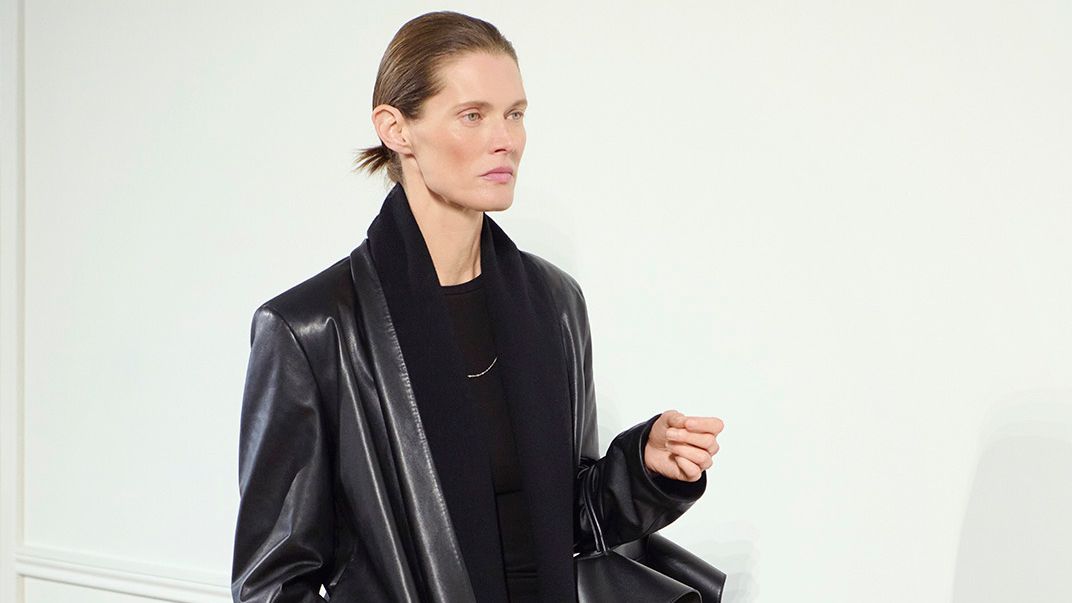 Toteme célèbre le pragmatisme scandinave avec son défilé à Paris