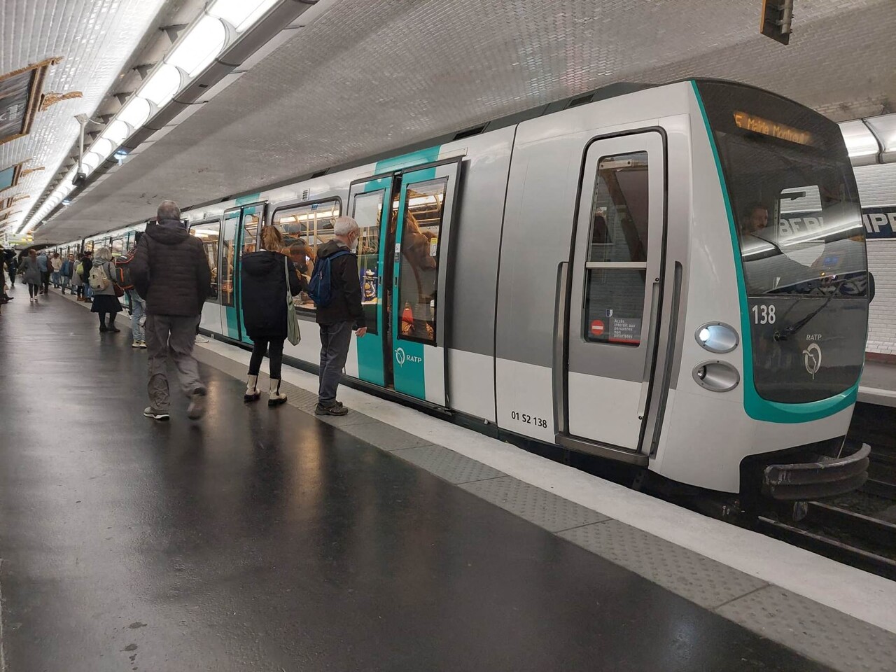 Nouveau jingle d'IDFM, conflit de voisinage, pénurie de professeurs... L’info à midi en Île-de-France