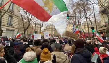 À Paris, plus de deux mille personnes rassemblées pour «accompagner la “déislamisation” de l’Iran»