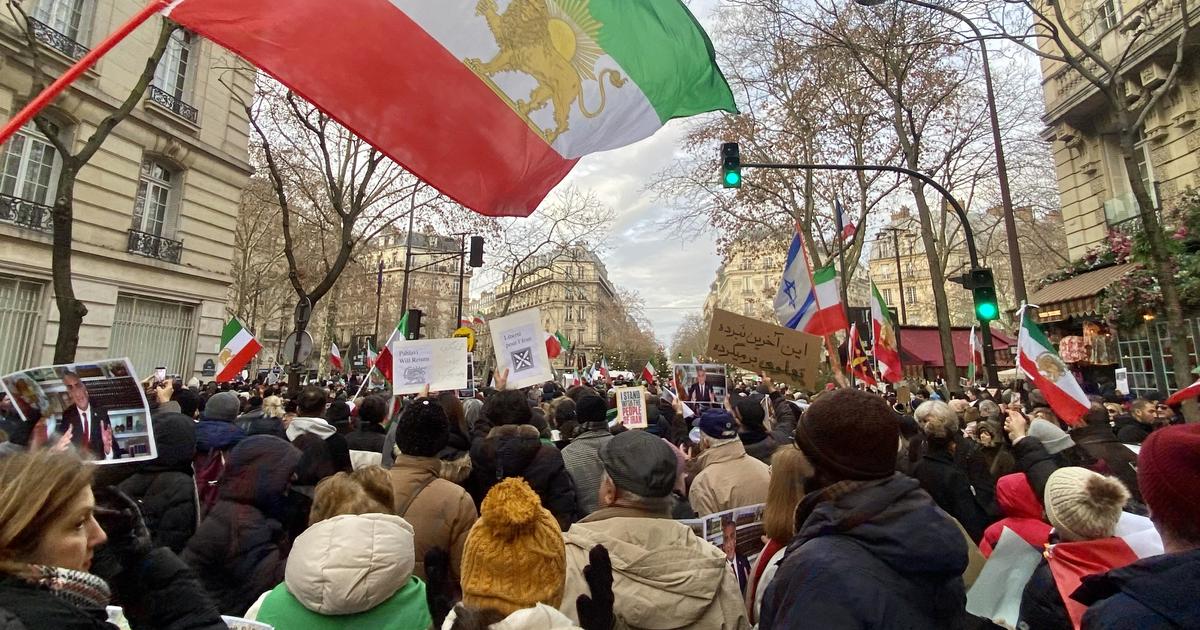 À Paris, plus de deux mille personnes rassemblées pour «accompagner la “déislamisation” de l’Iran»