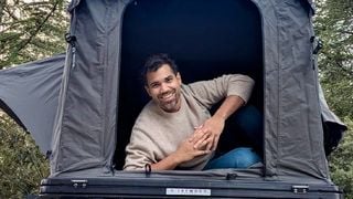 "Un coup de cœur qu'on a tous eu" : Pourquoi Frédéric Lopez a choisi Samuel Ostiguy pour remplacer Raphaël de Casabianca à la présentation de "Nos terres inconnues" sur France 3