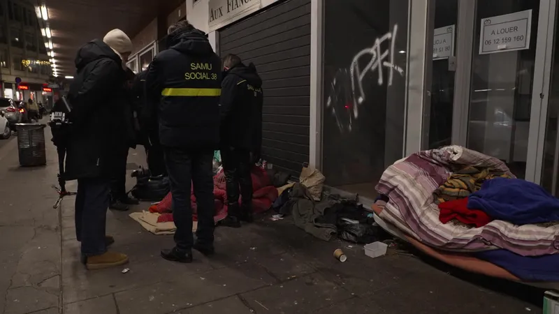 Le Samu social de l'Isère assure des maraudes 6 jours sur 7.