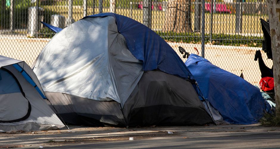 mort d'un SDF de 28 ans, "que fait Michaël Delafosse ?"