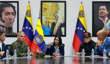 les Etats-Unis sont « aux commandes » du Venezuela, déclare Donald Trump ; la présidente par intérim appelle à la « coopération »