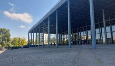 le procès du policier s’ouvre lundi