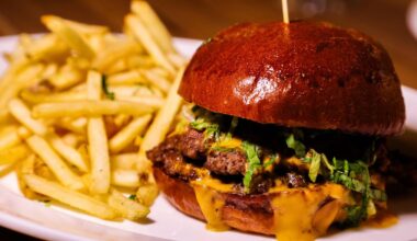 En France et au Royaume-Uni, lutter contre la « malbouffe » et l’obésité infantile ne se fait pas avec les mêmes armes