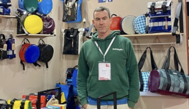 A Montpellier, Silibiliz transforme les bâches publicitaires en sacs durables