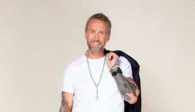 "J'ai besoin de faire une pause" : Philippe Caverivière quitte "Quelle époque !", le talk-show Léa Salamé sur France 2, après 3 saisons