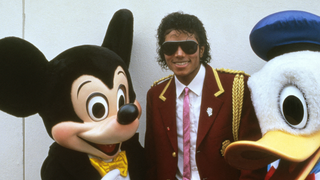 Alors que Marvel était au bord de la faillite, Michael Jackson est arrivé avec deux cadeaux : l'un était des millions de dollars, l'autre était la pire idée jamais imaginée