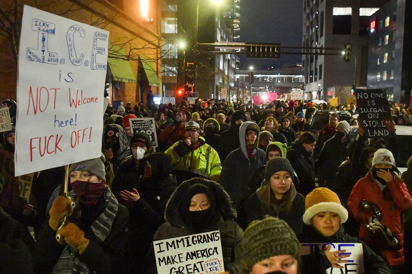 à Minneapolis, une manifestation pour demander le départ de l’ICE après la mort de Renee Good